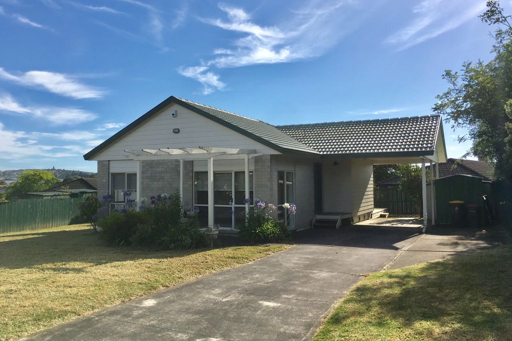 3 BEDROOM PROPERTY WITH HUGE GARDEN 1