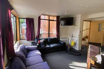 Room 6/63A Queen Street, North Dunedin