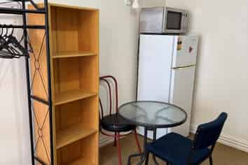 Room 6/63A Queen Street, North Dunedin