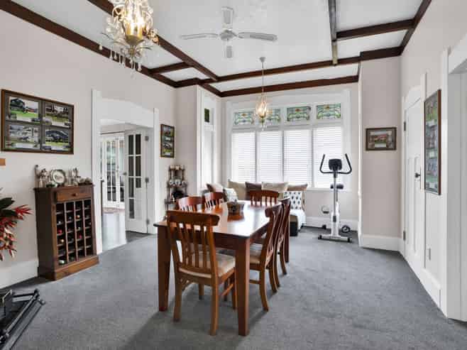 20 Pembroke Road West, Stratford