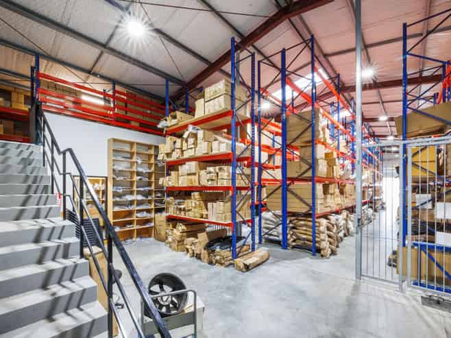 Quality clear-span warehouse with roller doors