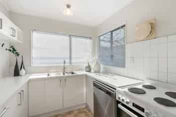 2/136 Moore Street, Howick