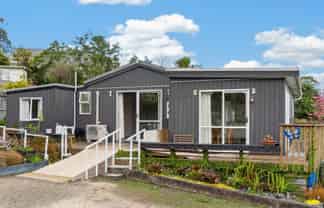 1 Whaka Street, Maungaturoto