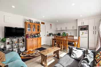 1142 New North Road, Mount Albert