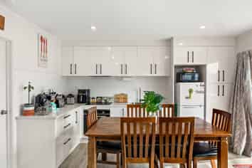 1142 New North Road, Mount Albert