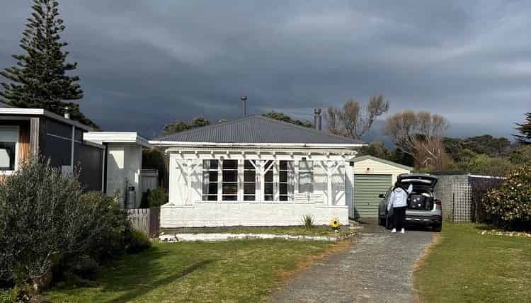 12 The Avenue, Otaki Beach