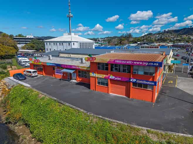OWNER WANTS THIS LEASED – INCENTIVES OFFERED! 
