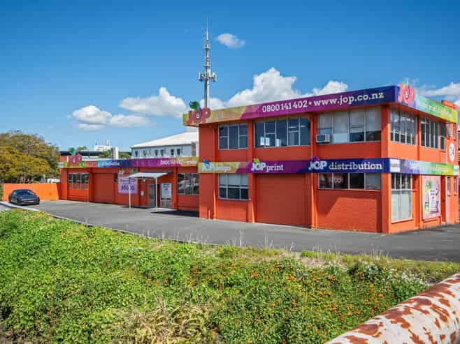 OWNER WANTS THIS LEASED – INCENTIVES OFFERED! 
