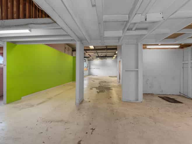OWNER WANTS THIS LEASED – INCENTIVES OFFERED! 
