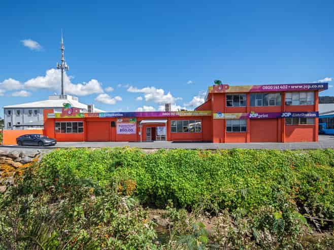 OWNER WANTS THIS LEASED – INCENTIVES OFFERED! 
