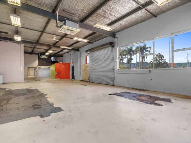 OWNER WANTS THIS LEASED – INCENTIVES OFFERED! 
