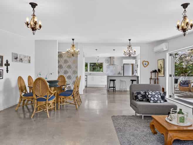 12 Hyatt Grove, Greenmeadows