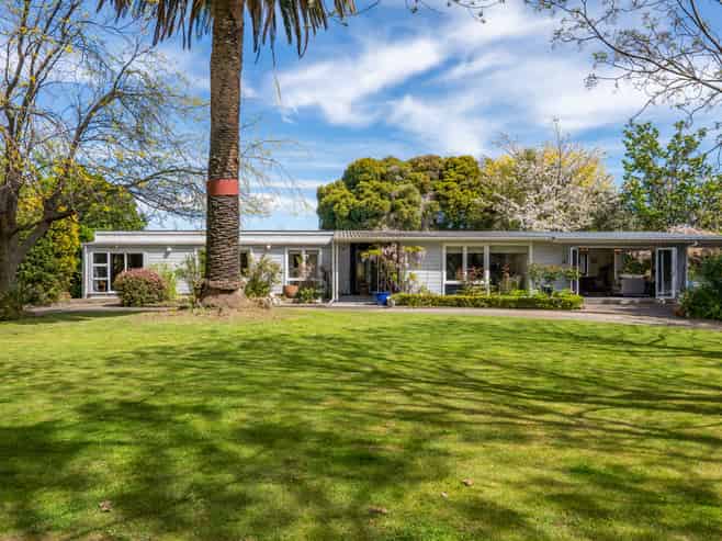 12 Hyatt Grove, Greenmeadows