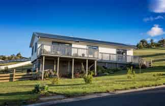 17 Hibiscus Avenue, Cable Bay