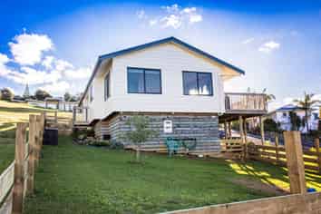 17 Hibiscus Avenue, Cable Bay