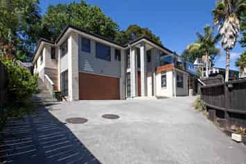 13 Gibbs Crescent, Red Hill