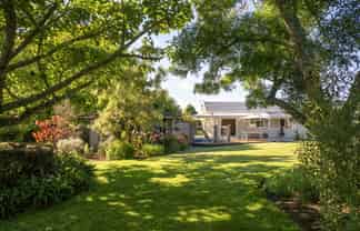 3257 State Highway 23, Raglan