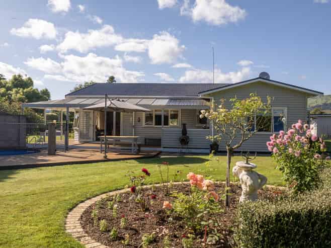 3257 State Highway 23, Raglan