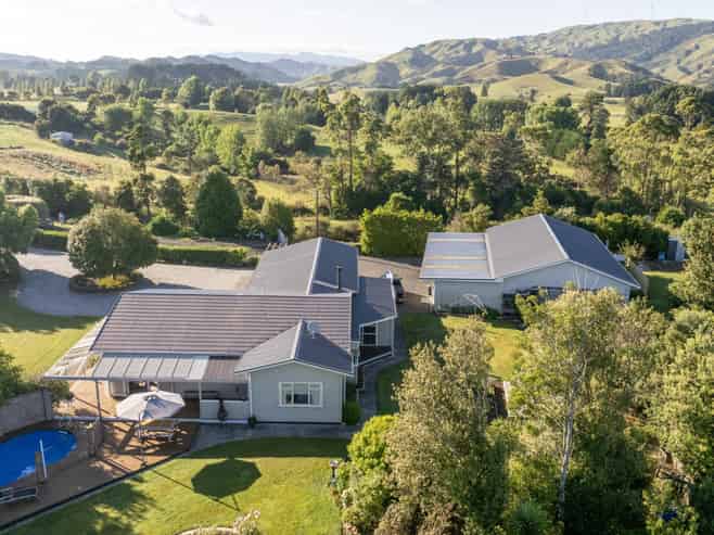 3257 State Highway 23, Raglan
