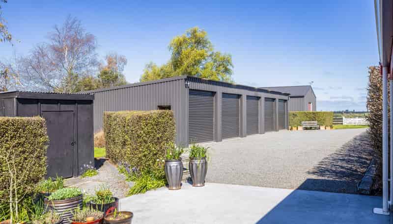 12 Davis Road, Cust