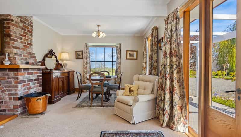 12 Davis Road, Cust