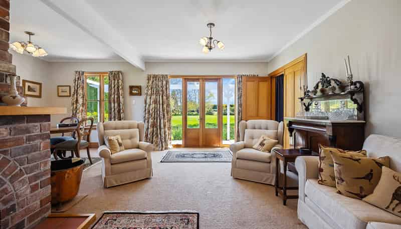 12 Davis Road, Cust
