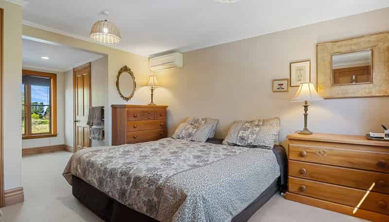 12 Davis Road, Cust