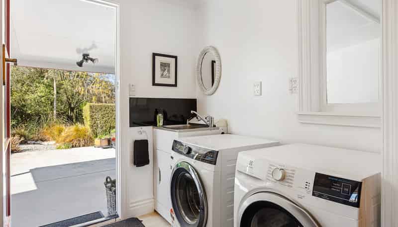 12 Davis Road, Cust