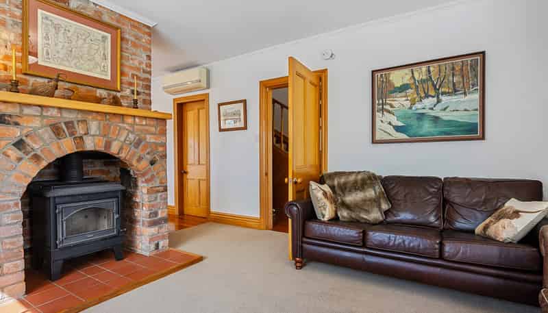 12 Davis Road, Cust