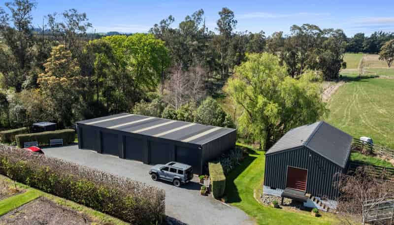 12 Davis Road, Cust