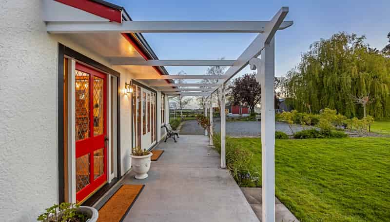12 Davis Road, Cust