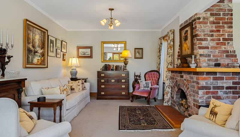 12 Davis Road, Cust