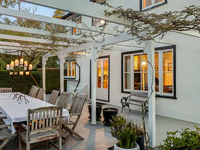 12 Davis Road, Cust