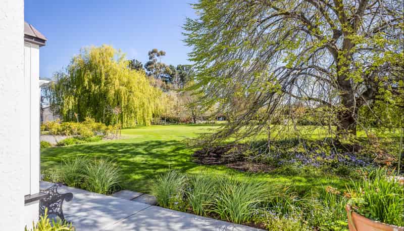 12 Davis Road, Cust