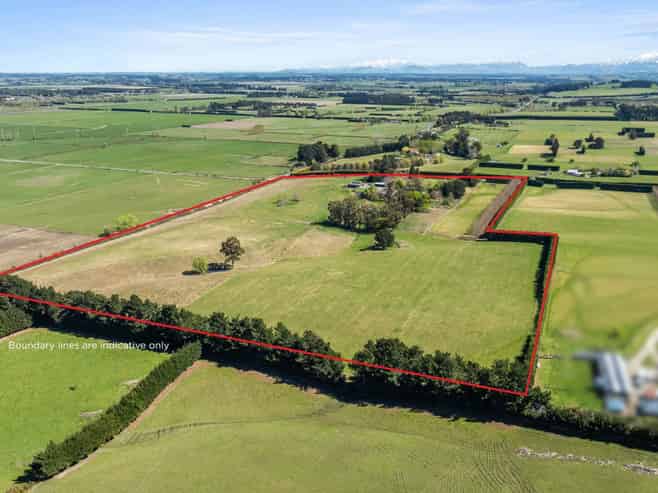 12 Davis Road, Cust
