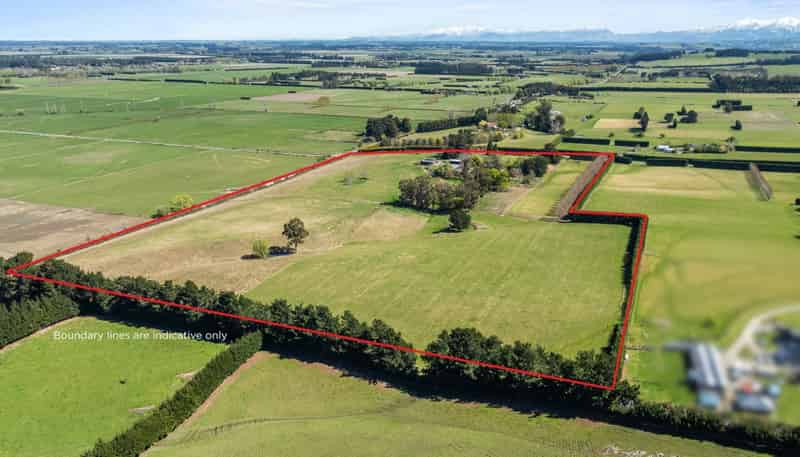 12 Davis Road, Cust