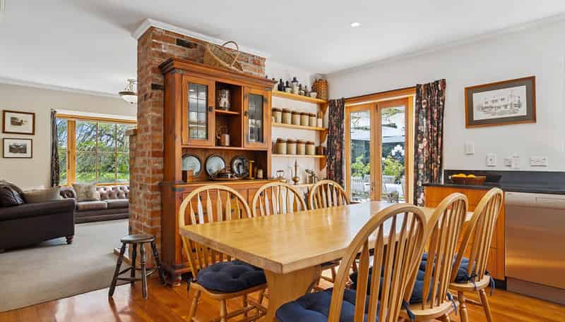 12 Davis Road, Cust
