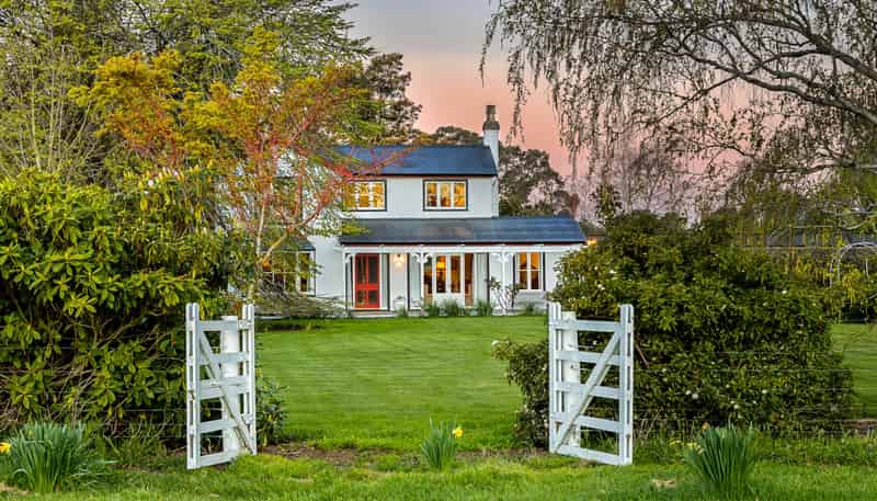 12 Davis Road, Cust