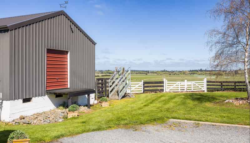 12 Davis Road, Cust