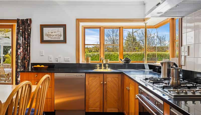 12 Davis Road, Cust