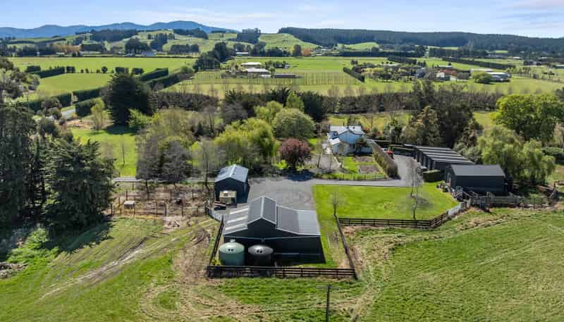 12 Davis Road, Cust