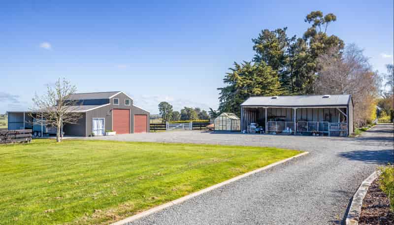 12 Davis Road, Cust
