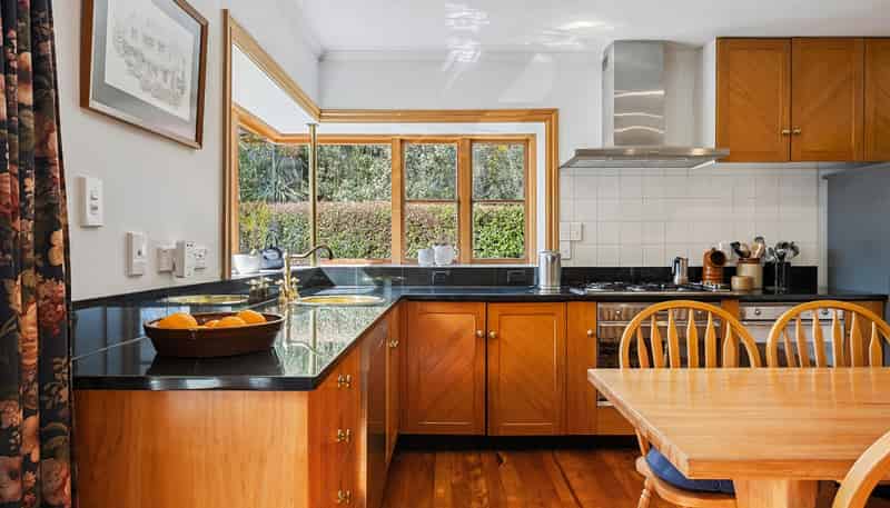 12 Davis Road, Cust