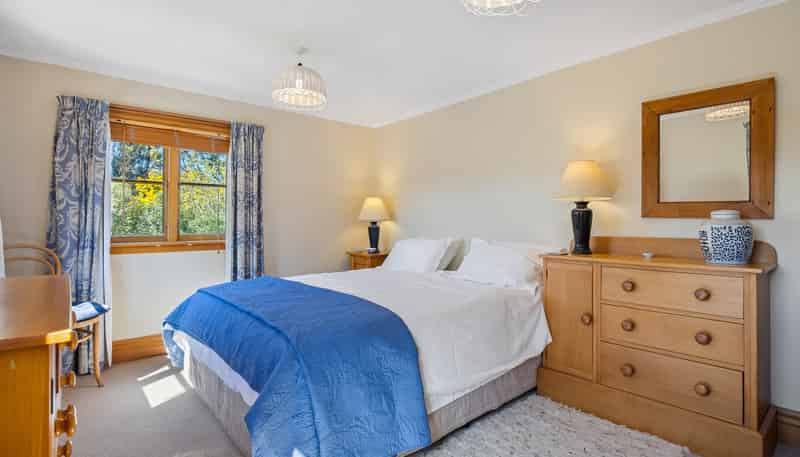 12 Davis Road, Cust
