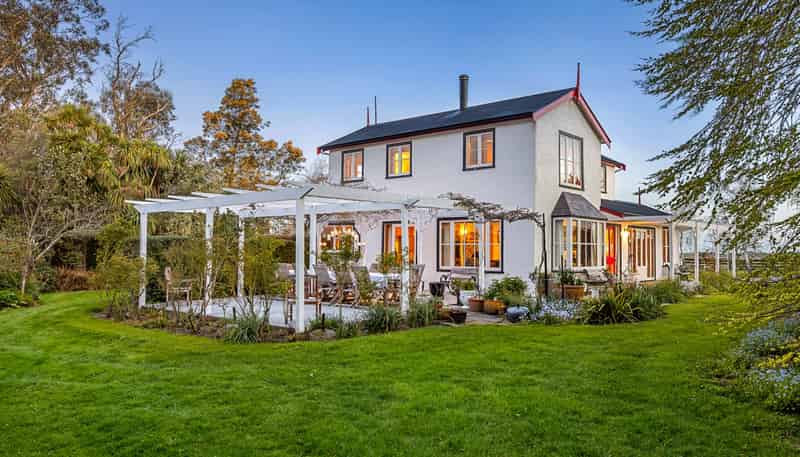 12 Davis Road, Cust