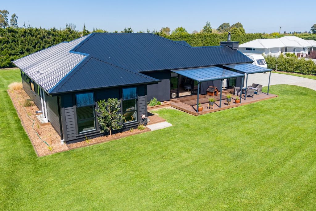 Country feel, contemporary comfort 1