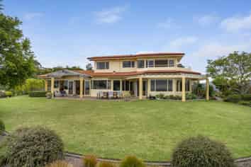 11 Kaimata Road, Bay View