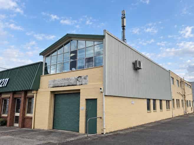 Standout Warehouse, Office & Showroom Opportunity