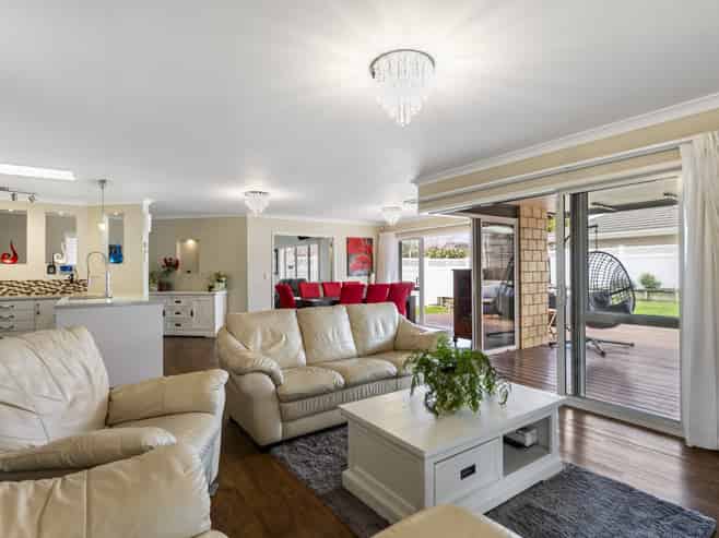 2 Crabb Fields Lane, Riverhead