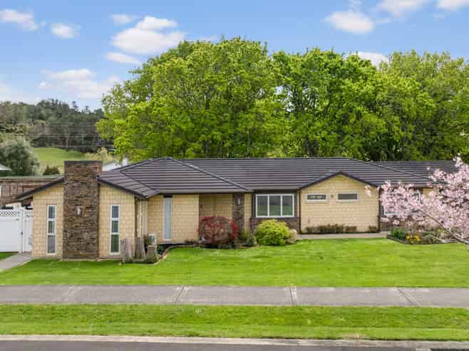 2 Crabb Fields Lane, Riverhead